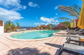 Bungalow confortable à Bouillante, 40 m² avec piscine partagée
